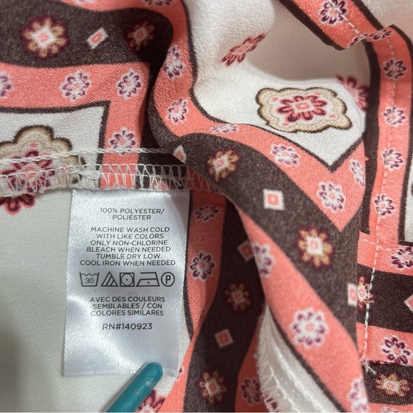 Loft Windowpane V-Neck Button Blouse size M. Peach, Brown & Cream - Picture 7 of 10